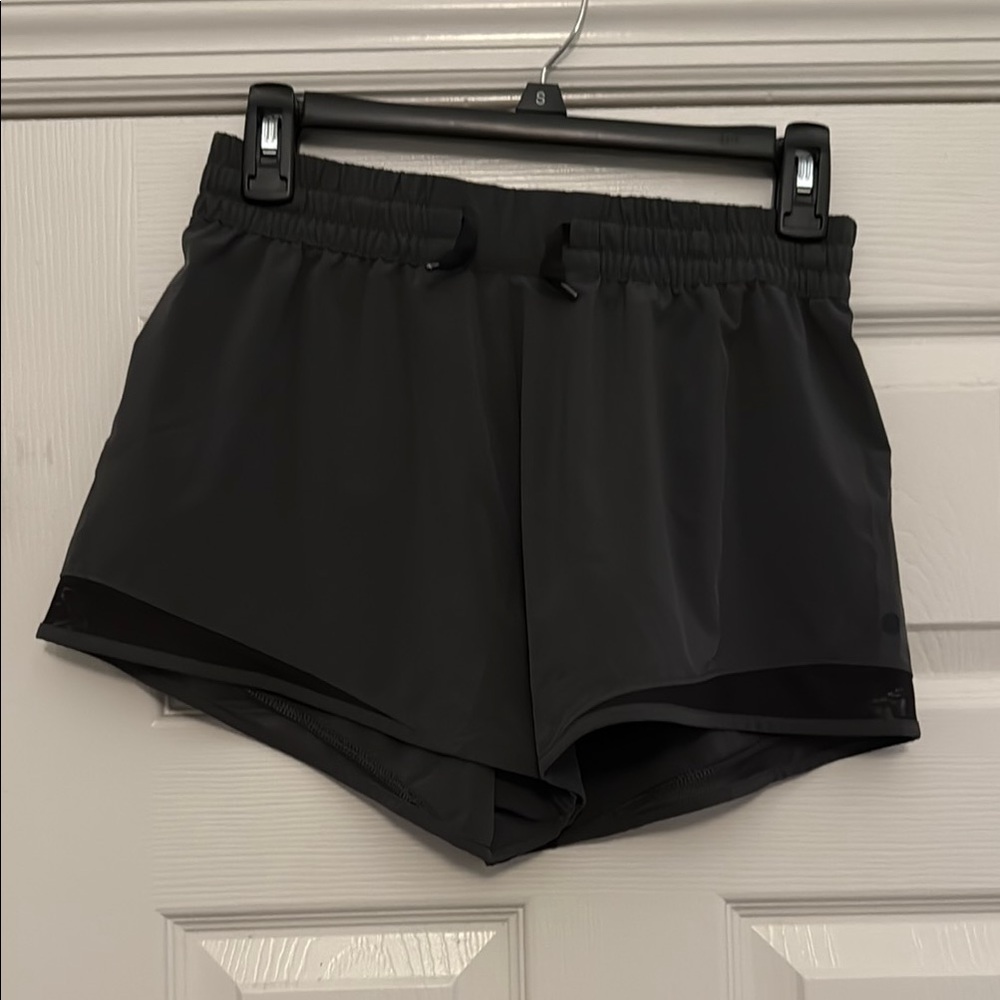 Black Athletic Shorts with Elastic Waistband and Cuffed Hem